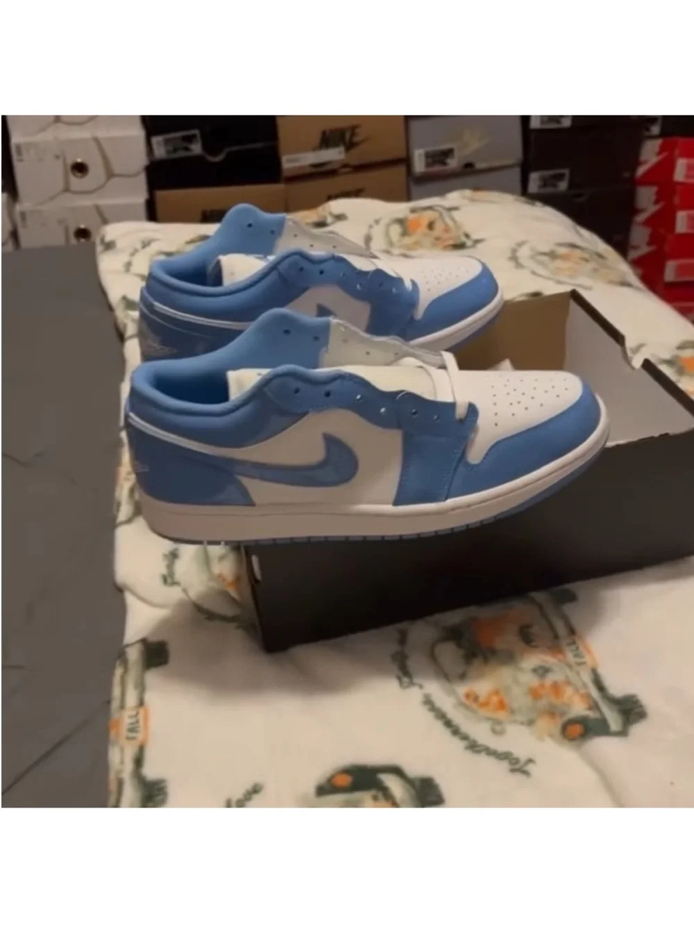 Jordan Low Top Sneakers in White/University Blue